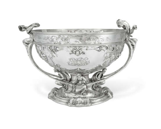 A LARGE AND IMPRESSIVE AMERICAN SILVER CENTERPIECE PUNCH BOWL - photo 1