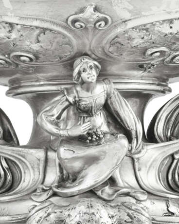 A LARGE AND IMPRESSIVE AMERICAN SILVER CENTERPIECE PUNCH BOWL - photo 6