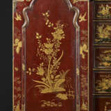 A WILLIAM AND MARY ‘NASHIJI’ AND GILT-JAPANNED SCRETAIRE-CABINET - photo 7