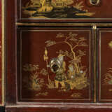 A WILLIAM AND MARY ‘NASHIJI’ AND GILT-JAPANNED SCRETAIRE-CABINET - photo 8