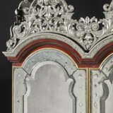 A WILLIAM AND MARY ‘NASHIJI’ AND GILT-JAPANNED SCRETAIRE-CABINET - photo 9