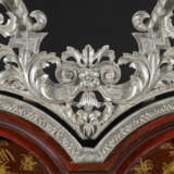 A WILLIAM AND MARY ‘NASHIJI’ AND GILT-JAPANNED SCRETAIRE-CABINET - photo 10