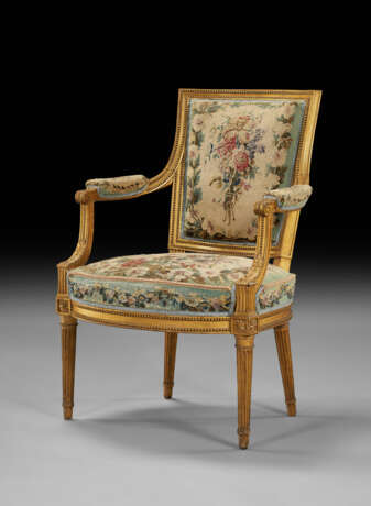 A SUITE OF LOUIS XVI GILT WALNUT AND BEAUVAIS TAPESTRY SEAT FURNITURE - photo 7