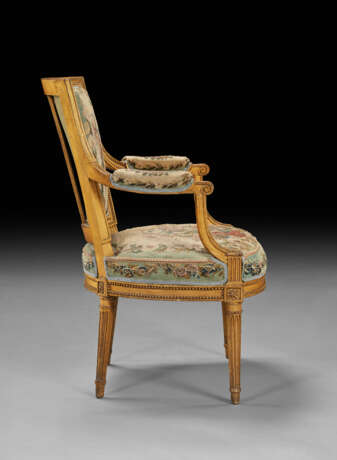 A SUITE OF LOUIS XVI GILT WALNUT AND BEAUVAIS TAPESTRY SEAT FURNITURE - photo 8