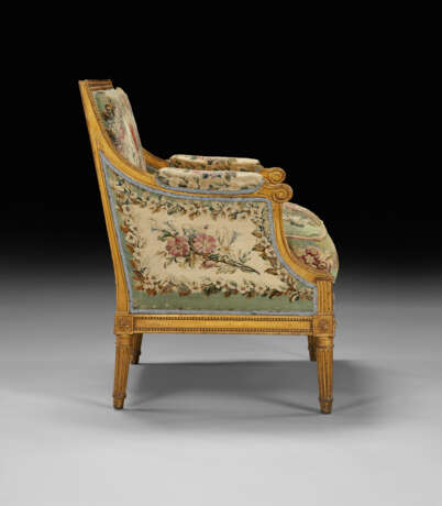 A SUITE OF LOUIS XVI GILT WALNUT AND BEAUVAIS TAPESTRY SEAT FURNITURE - photo 12