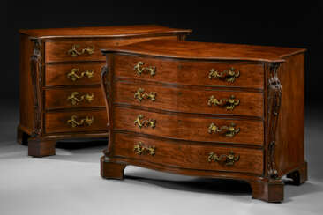 A PAIR OF GEORGE III MAHOGANY SERPENTINE COMMODES