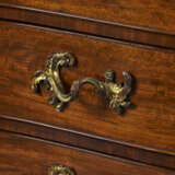 A PAIR OF GEORGE III MAHOGANY SERPENTINE COMMODES - photo 8