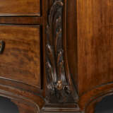 A PAIR OF GEORGE III MAHOGANY SERPENTINE COMMODES - photo 9