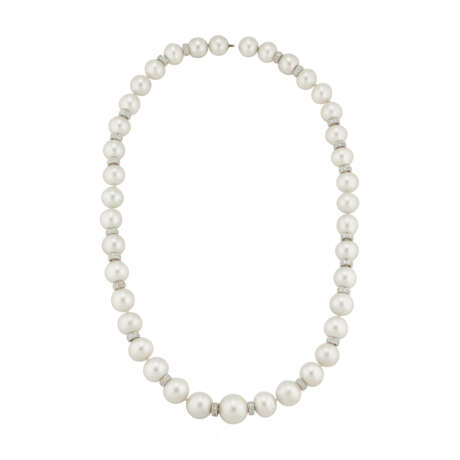 SET OF CULTURED PEARL AND DIAMOND NECKLACES - Foto 4