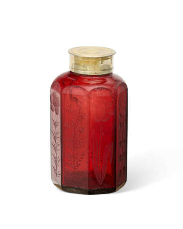 A GERMAN SILVER-GILT MOUNTED RUBY GLASS BOTTLE AND COVER - photo 2