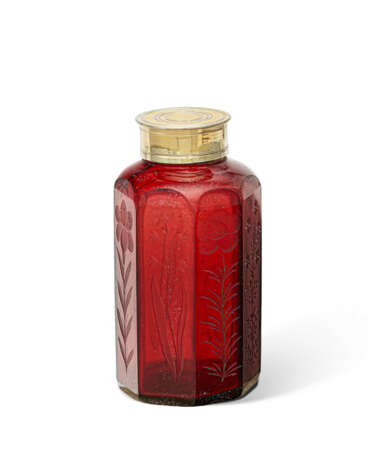 A GERMAN SILVER-GILT MOUNTED RUBY GLASS BOTTLE AND COVER - photo 3