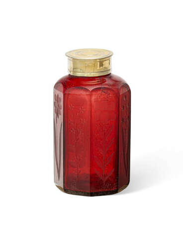 A GERMAN SILVER-GILT MOUNTED RUBY GLASS BOTTLE AND COVER - photo 4