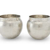 A PAIR OF CHARLES II SILVER DOUBLE TUMBLER CUPS - photo 2