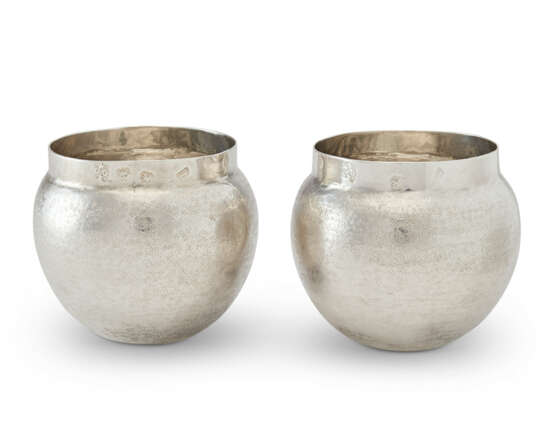 A PAIR OF CHARLES II SILVER DOUBLE TUMBLER CUPS - photo 2