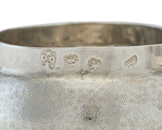 A PAIR OF CHARLES II SILVER DOUBLE TUMBLER CUPS - photo 4