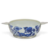 A REGENCE SILVER-MOUNTED CHINESE PORCELAIN BLUE AND WHITE TWO-HANDLED BOWL - фото 1