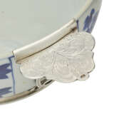 A REGENCE SILVER-MOUNTED CHINESE PORCELAIN BLUE AND WHITE TWO-HANDLED BOWL - фото 3