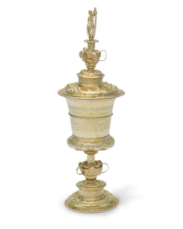 AN ELIZABETH I SILVER-GILT CUP AND COVER - photo 1