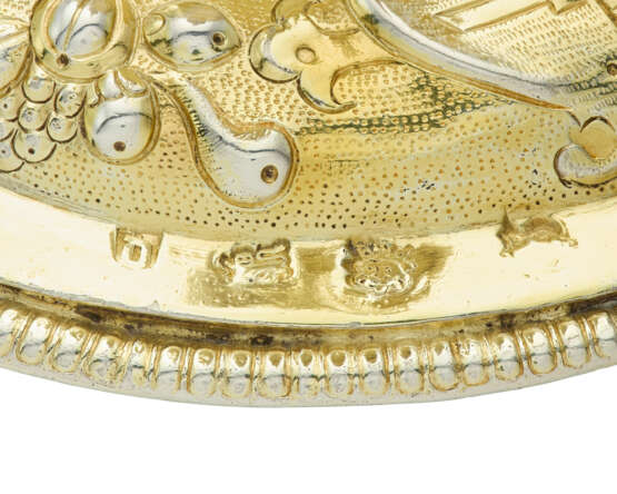 AN ELIZABETH I SILVER-GILT CUP AND COVER - photo 7