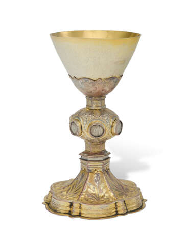 A CONTINENTAL GILT-COPPER CHALICE - фото 1