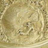 A CONTINENTAL SILVER-GILT LARGE SIDEBOARD DISH - Foto 7