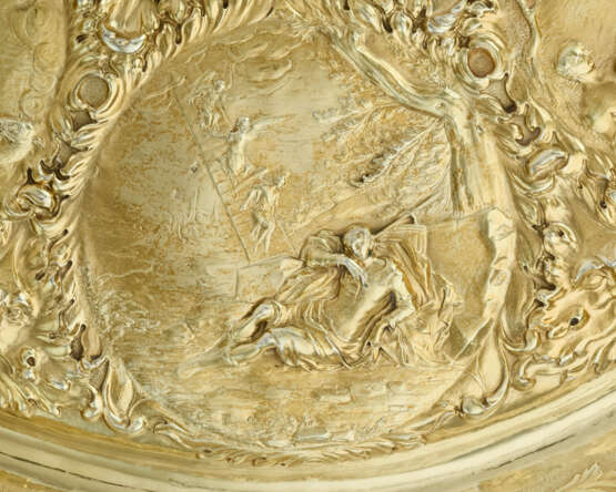 A CONTINENTAL SILVER-GILT LARGE SIDEBOARD DISH - Foto 7