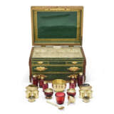 AN ASSEMBLED GERMAN SILVER-GILT, AND RUBY GLASS APOTHECARY SERVICE - Foto 1