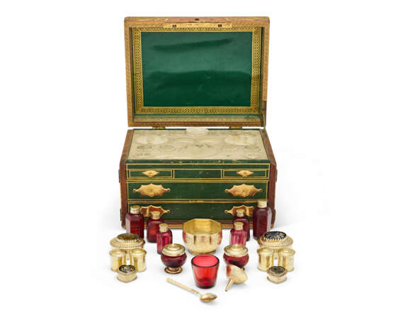 AN ASSEMBLED GERMAN SILVER-GILT, AND RUBY GLASS APOTHECARY SERVICE - Foto 1