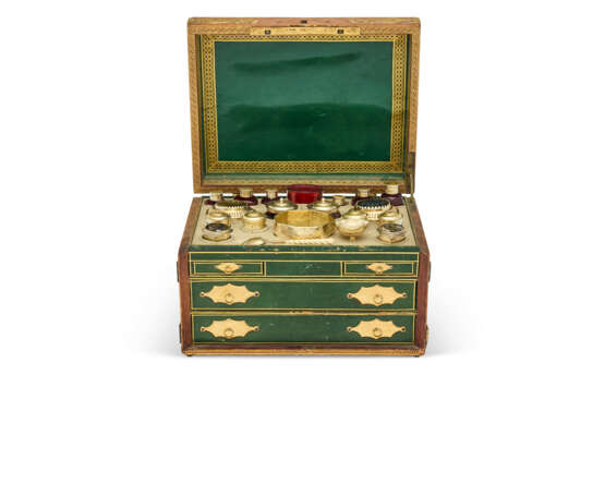 AN ASSEMBLED GERMAN SILVER-GILT, AND RUBY GLASS APOTHECARY SERVICE - Foto 2