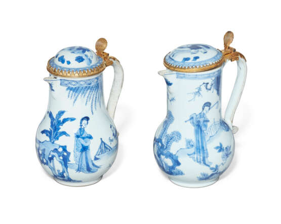 A MATCHED PAIR OF ORMOLU-MOUNTED CHINESE EXPORT PORCELAIN BLUE AND WHITE MILK JUGS - photo 1