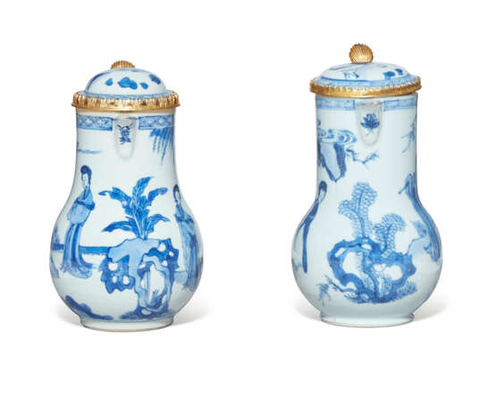 A MATCHED PAIR OF ORMOLU-MOUNTED CHINESE EXPORT PORCELAIN BLUE AND WHITE MILK JUGS - photo 2