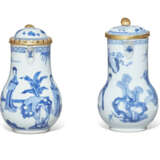 A MATCHED PAIR OF ORMOLU-MOUNTED CHINESE EXPORT PORCELAIN BLUE AND WHITE MILK JUGS - photo 2