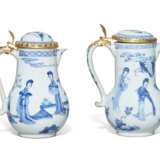 A MATCHED PAIR OF ORMOLU-MOUNTED CHINESE EXPORT PORCELAIN BLUE AND WHITE MILK JUGS - photo 3