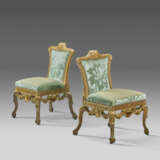 A PAIR OF GEORGE II WALNUT AND PARCEL-GILT SIDE CHAIRS - Foto 5