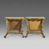 A PAIR OF GEORGE II WALNUT AND PARCEL-GILT SIDE CHAIRS - Foto 8