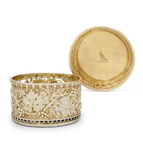 A PAIR OF GEORGE III SILVER-GILT WINE COASTERS - photo 1