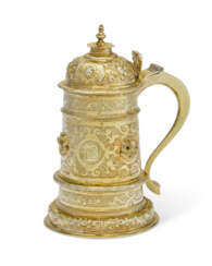 AN ELIZABETH I SILVER-GILT TANKARD