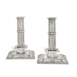 A PAIR OF CHARLES II SILVER CANDLESTICKS - Foto 1