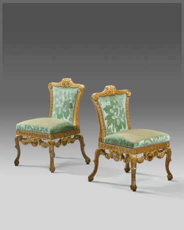 A PAIR OF GEORGE II WALNUT AND PARCEL-GILT SIDE CHAIRS - photo 2