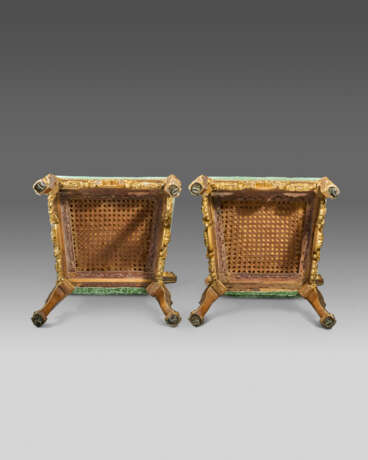 A PAIR OF GEORGE II WALNUT AND PARCEL-GILT SIDE CHAIRS - photo 5