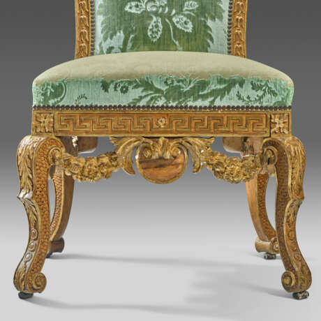 A PAIR OF GEORGE II WALNUT AND PARCEL-GILT SIDE CHAIRS - photo 7