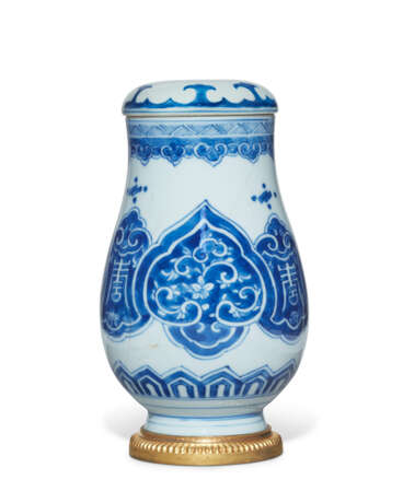 AN ORMOLU-MOUNTED CHINESE PORCELAIN VASE AND A COVER - photo 1