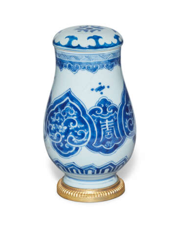 AN ORMOLU-MOUNTED CHINESE PORCELAIN VASE AND A COVER - photo 2