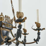 A RUSSIAN ORMOLU AND PATINATED BRONZE EIGHT-LIGHT CHANDELIER - Foto 3