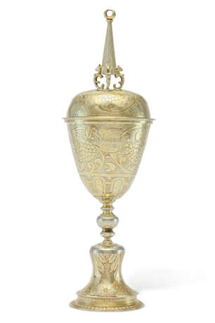 A JAMES I SILVER-GILT STEEPLE CUP AND COVER - photo 1