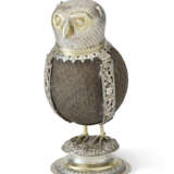 A GERMAN PARCEL-GILT SILVER-MOUNTED COCONUT CUP IN THE THE FORM OF AN OWL - photo 2