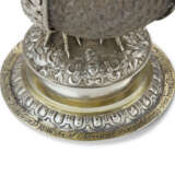 A GERMAN PARCEL-GILT SILVER-MOUNTED COCONUT CUP IN THE THE FORM OF AN OWL - photo 4