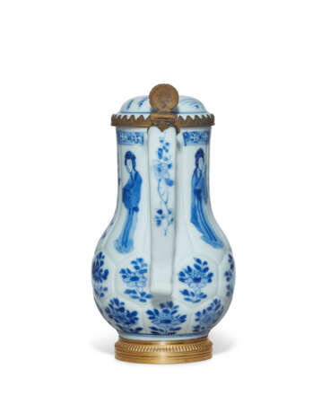 TWO ORMOLU-MOUNTED CHINESE EXPORT PORCELAIN BLUE AND WHITE TEAWARES - photo 4