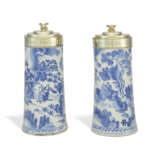 A PAIR OF CHARLES II SILVER-GILT MOUNTED DUTCH DELFT PORCELAIN BLUE AND WHITE FLAGONS - photo 2