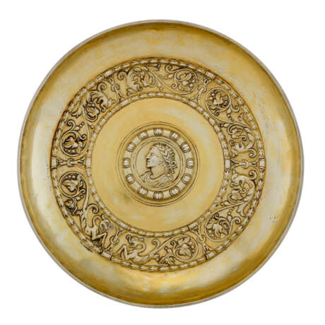 A SPANISH SILVER-GILT FOOTED DISH - photo 2